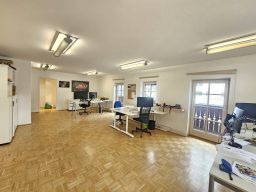 Büro groß 2.jpg