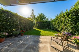 Terrasse+Garten_KI_generiert (2)_KI_generiert.jpg