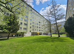 Haus - Innenhof_KI_generiert.jpg